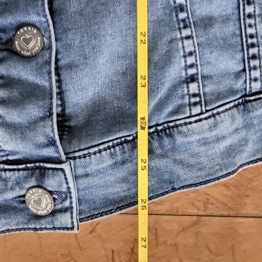 Torrid Button Down Stretch Shortsleeve Shirt Jack… - image 7